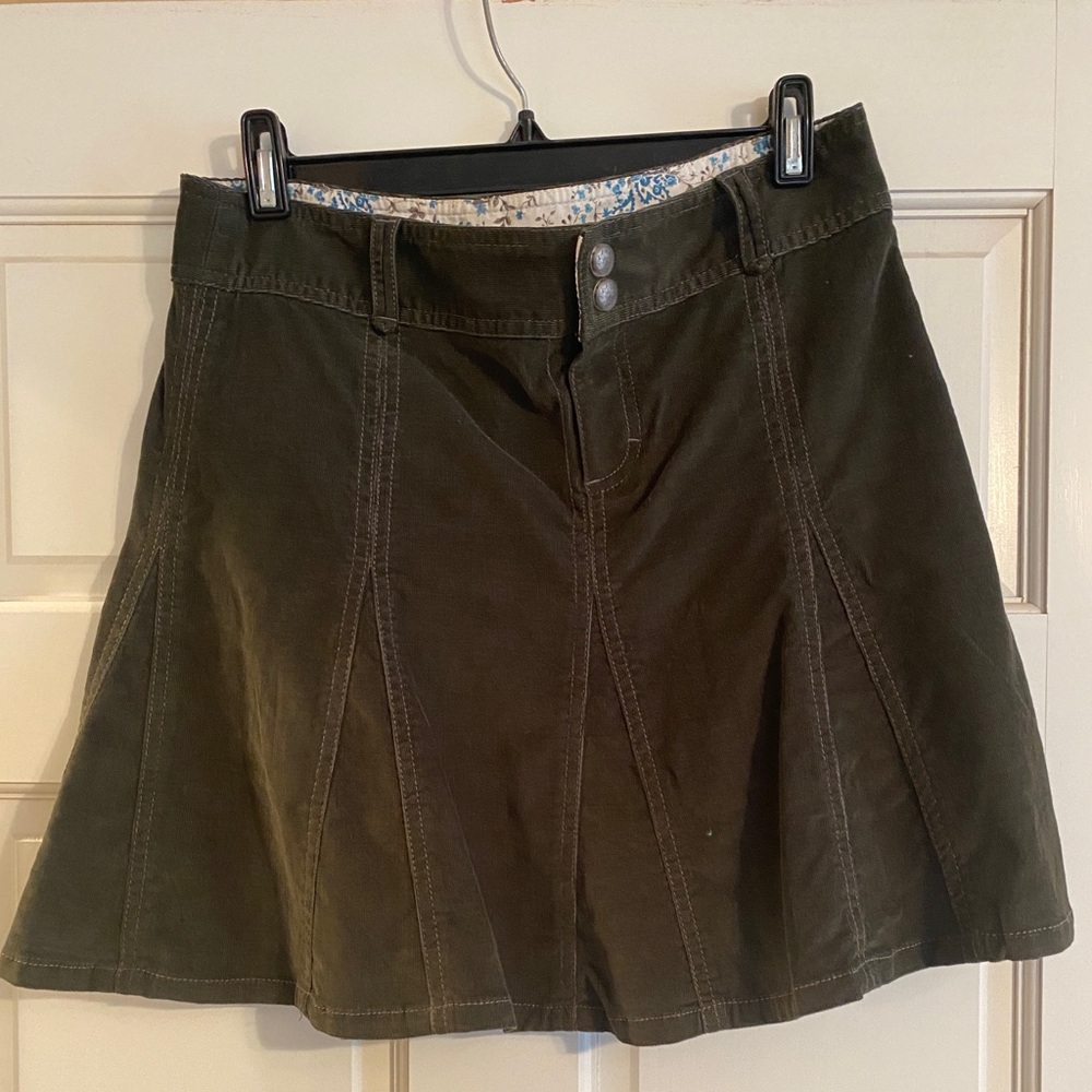 Athleta olive green corduroy skirt. Size 4P.
